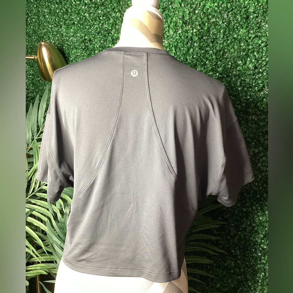 lululemon athletica Gray Crop Top - Picture 4 of 8